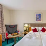 Plaza Blankenburg Ditzingen, Sure Collection دتسِنغِن