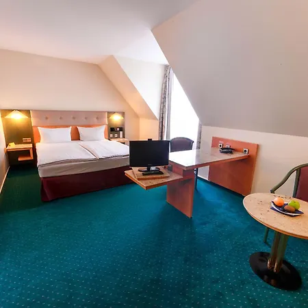 Plaza Blankenburg Ditzingen, Sure Collection