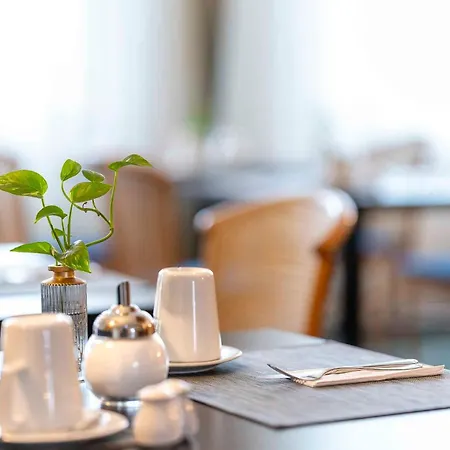 Plaza Blankenburg Ditzingen, Sure Collection 4* 딧칭엔