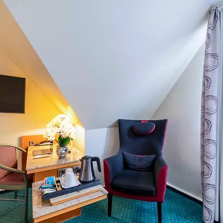 호텔 Plaza Blankenburg Ditzingen, Sure Collection 4*